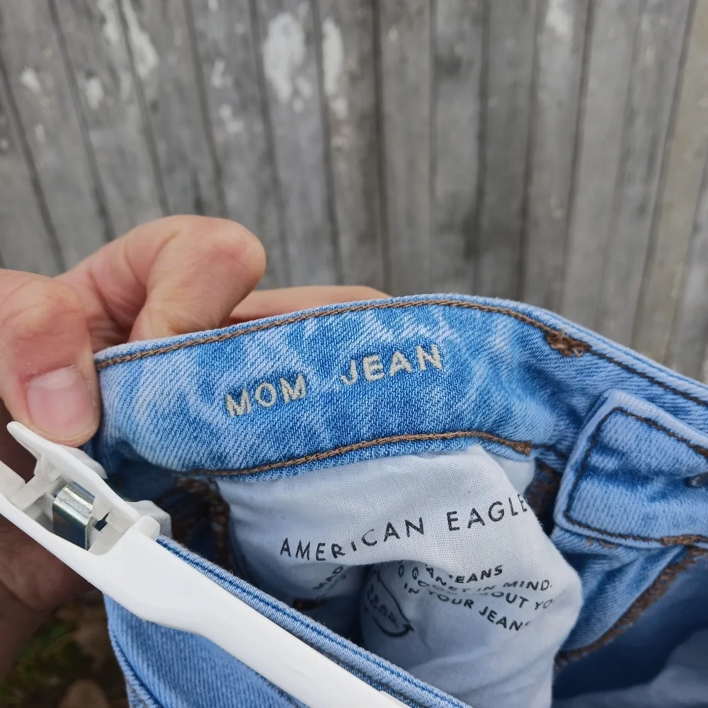 American Eagle Mom‎ Jean Distressed Ripped Womens Sz 0 Regular High Rise  Denim